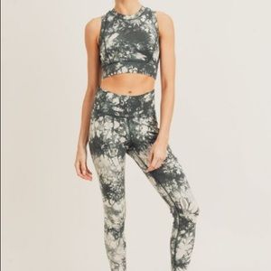 Tie-Dye Sports bra & Sculpting Leggings